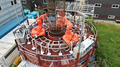 「人は操縦だけ」…韓国で危険な橋梁工事、ロボットが代わりになる