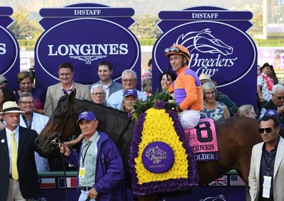 ビホルダーがハナ差でディスタフ制す、ブリーダズカップ