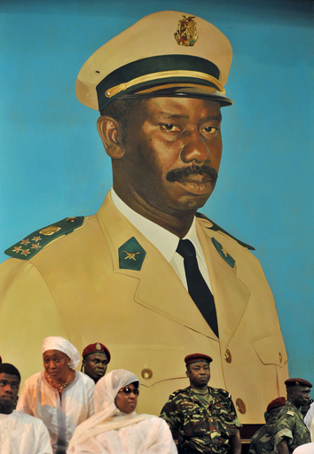 ギニア大統領の葬儀に数万人、軍事評議会ナンバー2が演説