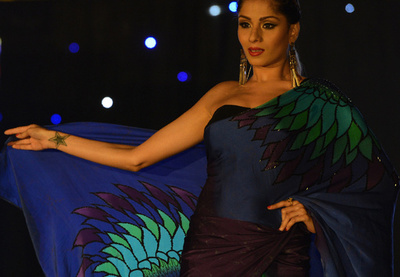 スリランカでファッションショー、地元デザイナー新作披露