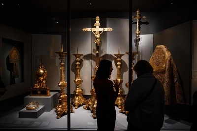 「ノートルダムの至宝」展開催 仏ルーブル美術館