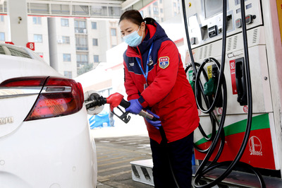 中国、ガソリン・ディーゼル燃料の価格引き下げ