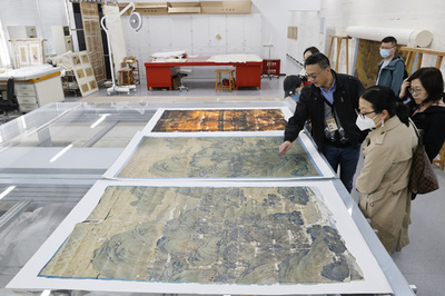最新技術でよみがえる巨大山水画 北京・故宮博物院の修復チーム長が手法を披露