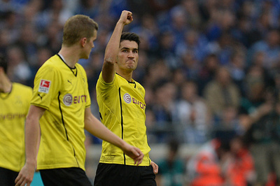 ドルトムント、シャルケとのダービーを制す