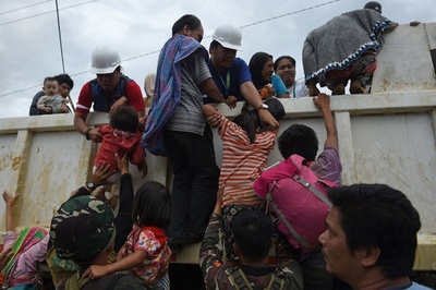 イスラム武装勢力狙って誤爆 比軍兵士11人死亡