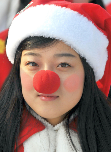 かわいいサンタがお出迎え、韓国のテーマパーク「エバーランド」