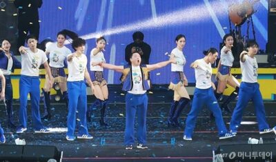 「ずぶ濡れショー」1時間で中断…PSY「予測不可能、経験したことのない状況」