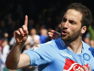 ナポリ、イグアインのハットトリックの活躍でラツィオに勝利