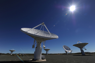 南アフリカの荒野にアンテナ群、巨大電波干渉計の誘致目指す