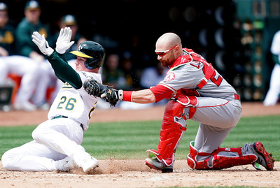 突進でエンゼルス捕手が負傷退場、監督は相手選手への処分求める