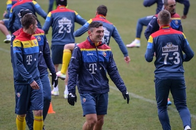 ルーマニア代表、トレーニングウエアの背番号を計算式に変更