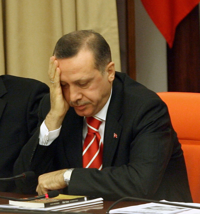 トルコ国会、スカーフ容認の憲法改正案を一次可決