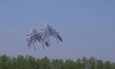 世界初 中国製の垂直離着陸複葉固定翼ドローンが公開