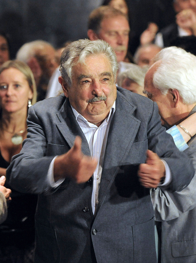 南米ウルグアイ大統領選の決選投票、元極左ゲリラ候補が勝利