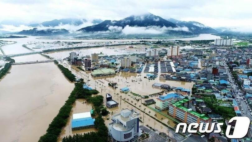 2020年8月の豪雨で浸水した求礼の市街地＝求礼郡提供(c)news1