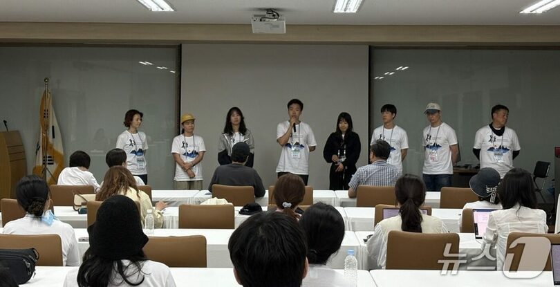 記者団と「独島守護学校」の教師参加者による交流の時間＝東北アジア歴史財団提供(c)news1