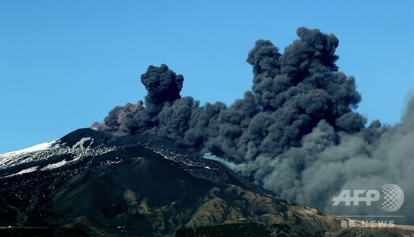 シチリア島のエトナ山が噴火 一部空域閉鎖