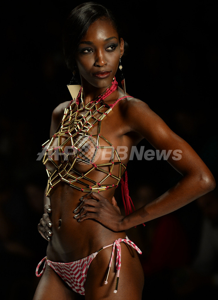 リオ・ファッション・ウィーク、トリーヤが来年夏のコレクションを披露