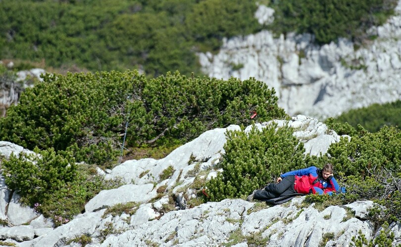巨大洞窟の地底1000メートルから重傷の探検家救出、12日ぶり 独