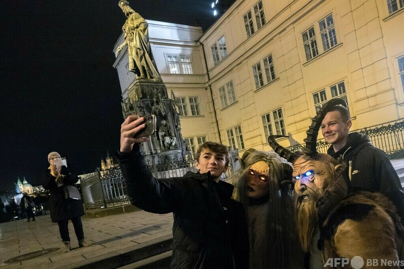 【今日の1枚】「怖くないよ」、悪魔は子どもたちの人気者 チェコ