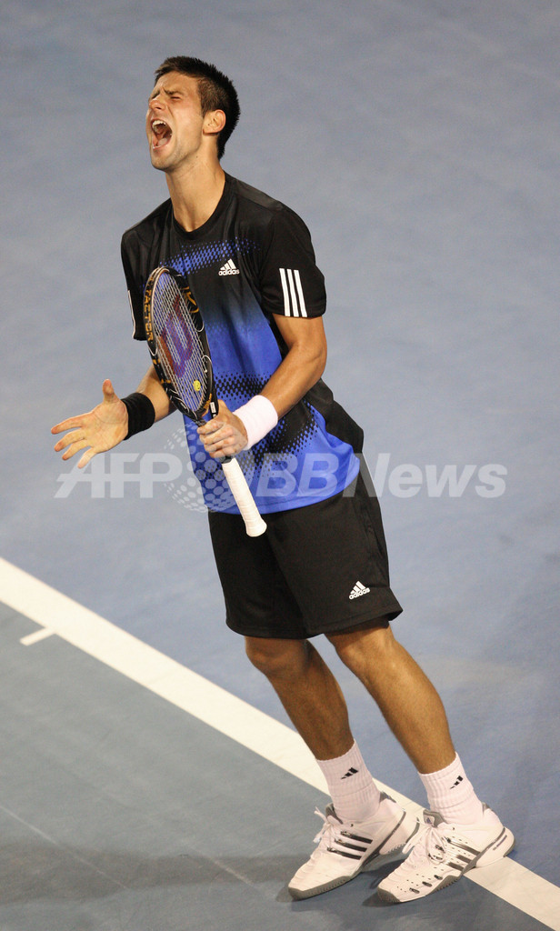 ジョコビッチ フェデラーを降し自身初の全豪決勝進出