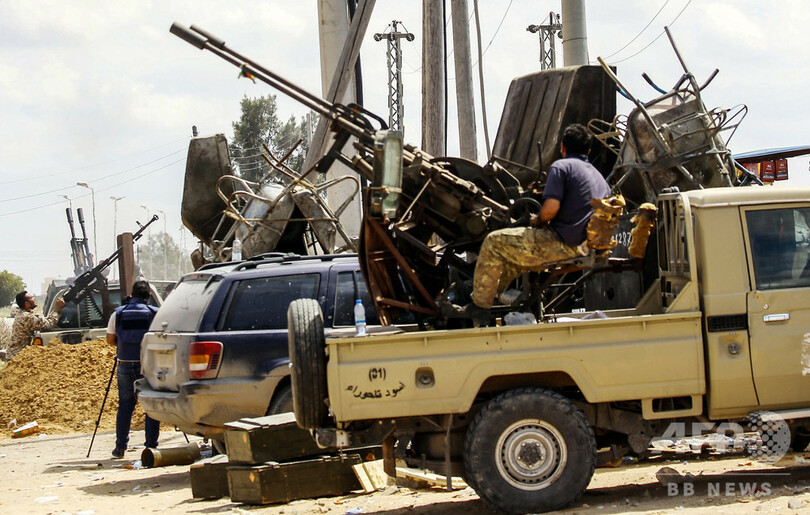 リビア首都争奪戦続く、数十人死亡 8000人避難