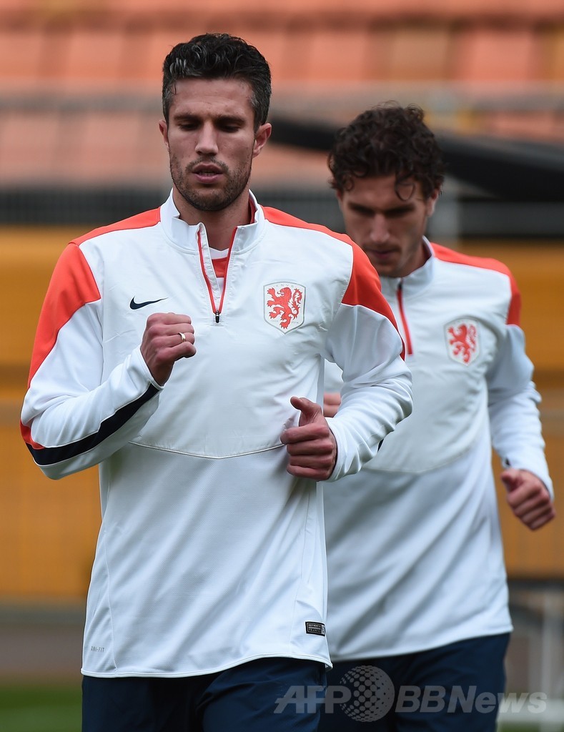 ファン・ハール監督、準決勝でファン・ペルシー欠場の可能性を示唆