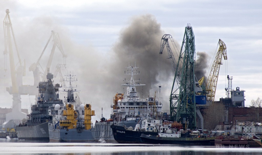 修理中のロシア原潜で火災、消火のため水没へ 修理中のロシア原潜で火災、消火のため水没へ