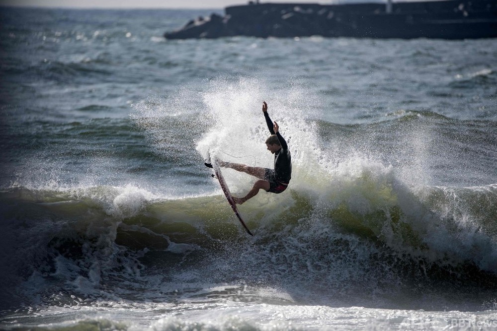 サーフィン決勝 27日に前倒し 台風接近で 写真6枚 国際ニュース Afpbb News