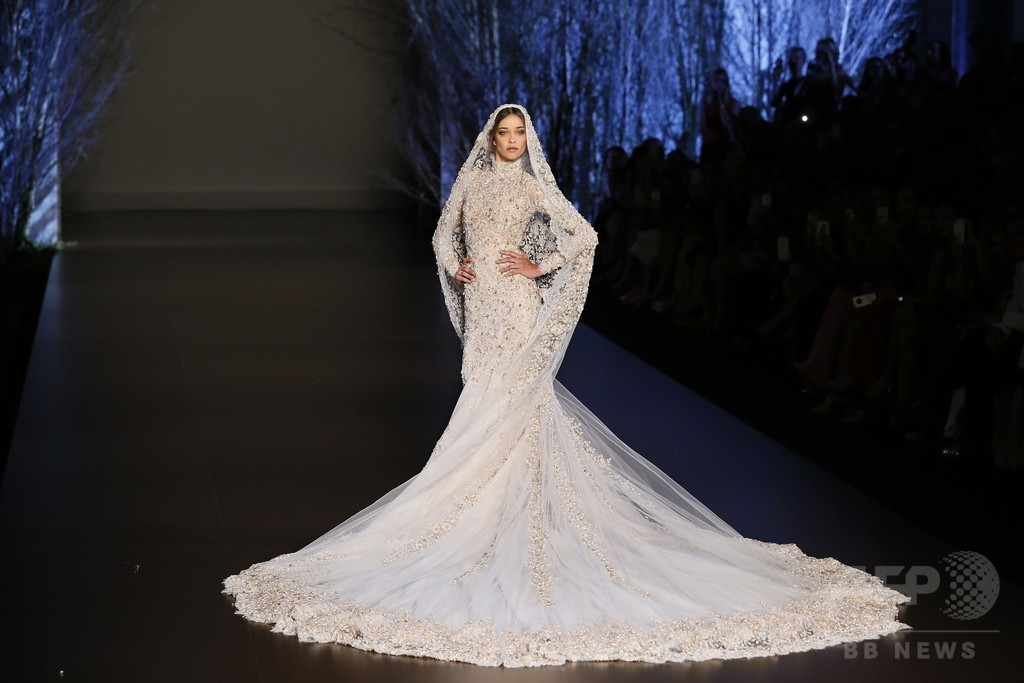 森に逃げ込んだロシア皇后をイメージ、「ラルフ＆ルッソ」15/16年秋冬オートクチュール