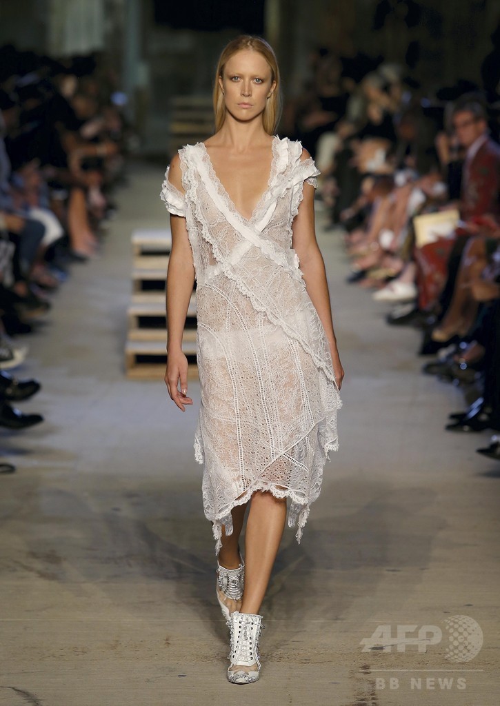 「ジバンシィ」16年春夏コレクション