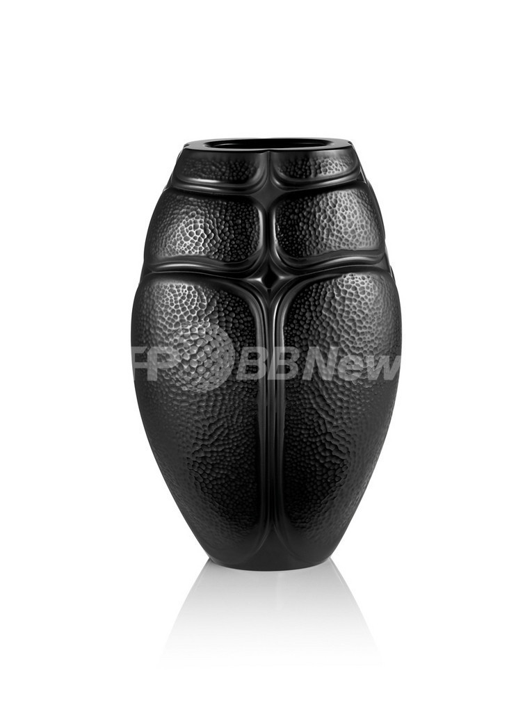 ラリック、新作「ノワール・コレクション」を発表