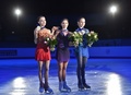 フィギュアスケート欧州選手権、女子シングル・フリースケーティング（FS）。表彰式に臨む（左から）2位のアンナ・シェルバコワ、優勝したアリョーナ・コストルナヤ、3位のアレクサンドラ・トゥルソワ（2020年1月25日撮影）。(c) Daniel MIHAILESCU/ AFP