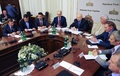 ウクライナの首都キエフ（Kiev）で国家分裂を防ぐために開催された円卓会議の様子（2014年5月14日撮影）。(c)AFP/UKRAINIAN PRIME MINISTER PRESS-SERVICE/ANDREW KRAVCHENKO