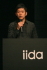 表参道ヒルズで開催されたauの携帯電話ブランド「iida」の新商品展『iida EXIBITION 2010 SUMMER』に出席した彫刻家の名和晃平（Kohei Nawa、2010年7月13日撮影）。(c)MODE PRESS