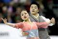 フィギュアスケート全米選手権（2013 Prudential U.S. Figure Skating Championships）は26日、米ネブラスカ（Nebraska）州オマハ（Omaha）にあるセンチュリーリンク・センター（CenturyLink Center）で行われ、アイスダンス・フリーダンス（FD）ではメリル・デイビス（Meryl Davis）/チャーリー・ホワイト（Charlie White）組が118.42点を獲得し、合計197.44点で5連覇を飾った。

合計174.21点で3位に入ったマイア・シブタニ（Maia Shibutani）/アレックス・ シブタニ（Alex Shibutani）組（2013年1月26日撮影）。(c)AFP/Getty Images/Matthew Stockman
