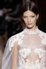 フランス・パリ市内で発表されたヴァレンティノ（VALENTINO）の12年春夏オートクチュールコレクション（2012年1月25日撮影）。(c)AFP/ALEXANDER KLEIN