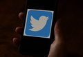 画面に表示されたツイッターのロゴ（2020年5月27日撮影、資料写真）。(c)Olivier DOULIERY / AFP