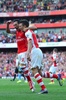 14-15イングランド・プレミアリーグ第1節、アーセナル（Arsenal）対クリスタルパレス（Crystal Palace）。同点ゴールを決めてチームメートのサンティ・カソルラ（Santi Cazorla）と喜びを分かち合うアーセナルのローラン・コシールニー（Laurent Koscielny、2014年8月16日撮影）。(c)AFP/CARL COURT
