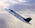 試験飛行中の米航空機メーカー、ロッキード・マーチン（Lockheed Martin）の統合打撃戦闘機（Joint Strike Fighter、JSF）の試作機、X35C。2001年10月26日、米国防総省は競合のボーイング（Boeing）を破ったロッキード・マーチンとの間で、次世代統合打撃戦闘機の契約を結ぶと発表した（撮影日、撮影場所不明）。(c)AFP/USAF