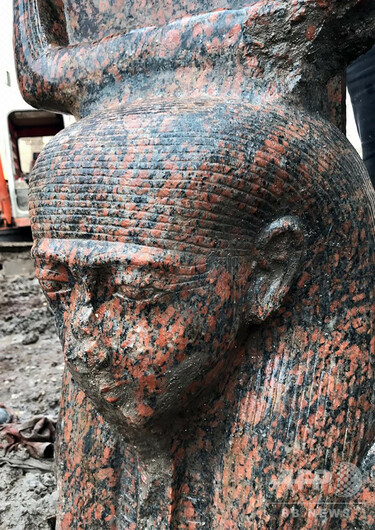 ラムセス2世の「希少な」胸像、ギザ近郊で発見 エジプト 写真4枚 国際