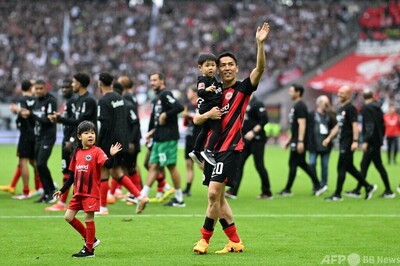 【写真特集】サッカー選手が子どもに見せる「パパ」の顔