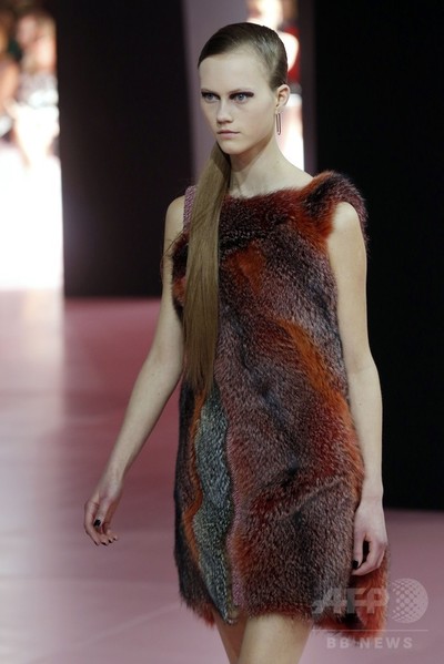 アニマルプリントで見せるワイルドでマスキュリンな女性像 ディオール 15 16秋冬 写真57枚 ファッション ニュースならmode Press Powered By Afpbb News