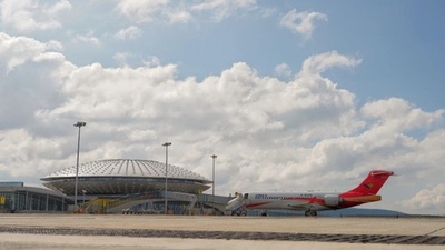 中国国産旅客機ARJ21 世界最高標高の民間空港に到着