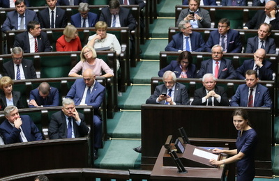 ポーランド下院、中絶禁止法案を否決