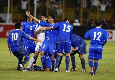 エルサルバドル パナマに勝利し3次予選進出