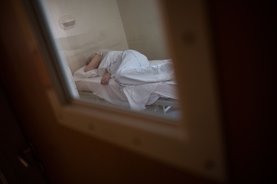 新型コロナ感染者、発症前から周囲環境を汚染か 研究