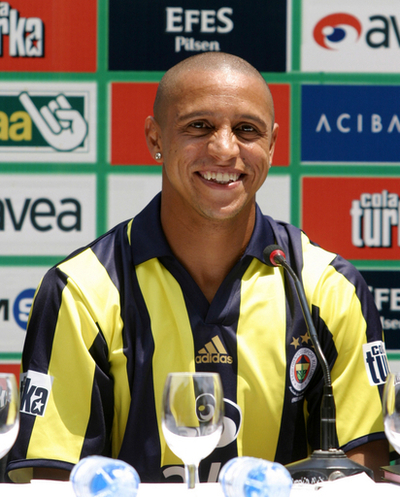 ロベルト・カルロス フェネルバフチェの入団会見に出席