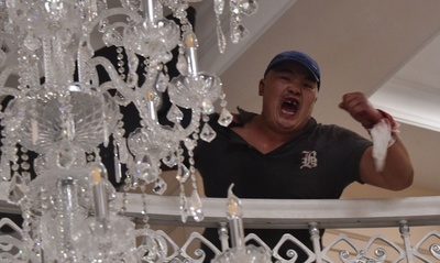 キルギス前大統領の拘束作戦で特殊部隊と支持者が衝突、1人死亡1人重体