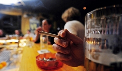 客の喫煙注意したバー店主殺される、禁煙法導入のコロンビアで